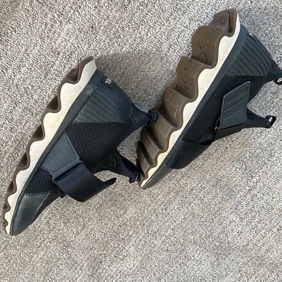 Sorel black high top sneakers 6.5 - Picture 9 of 9